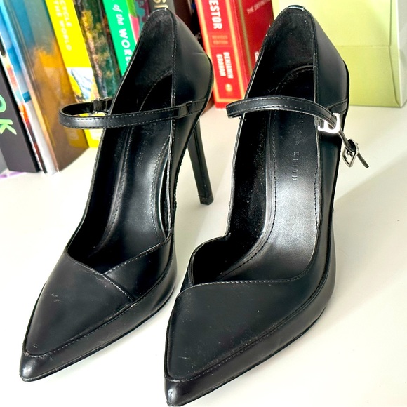 Heels - Picture 1 of 4